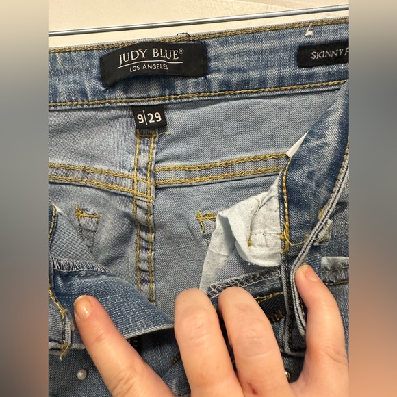 JUDY BLUE PEARL DETAIL SKINNY JEANS - Picture 4 of 6